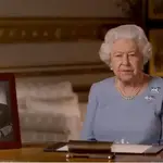 La reina Isabel II se dirige a la nación con motivo del 75 aniversario del fin de la II Guerra Mundial.TWITTER @ROYALFAMILY09/05/2020