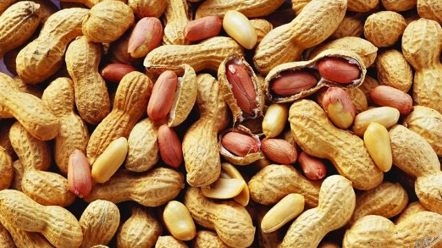 El cacahuete suele estar presente en muchos dulces, chuches o productos de repostería, los que más suelen gustar a los niños