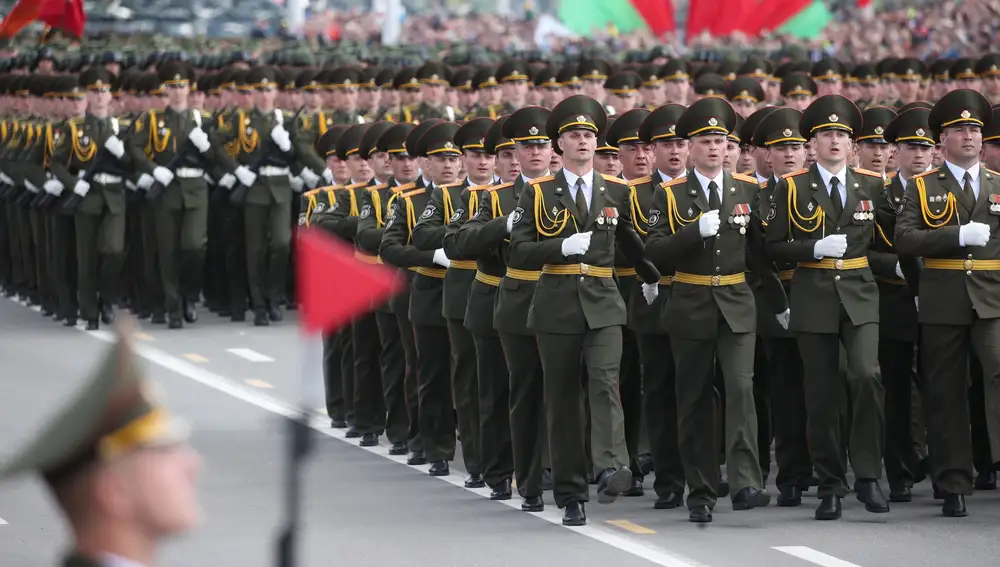 Minsk (Belarus), 09/05/2020.- Belarus' Army troops march during a military parade on Victory Day marking the 75th anniversary of the Soviet Union's victory over Nazi Germany in the World War Two in Minsk, Belarus, 09 May 2020. The parade took place despite World Health Organization recommendations to introduce social distancing in Belarus, postpone large gatherings and cultural events during the growing coronavirus outbreak. (Bielorrusia, Alemania) EFE/EPA/TATYANA ZENKOVICH