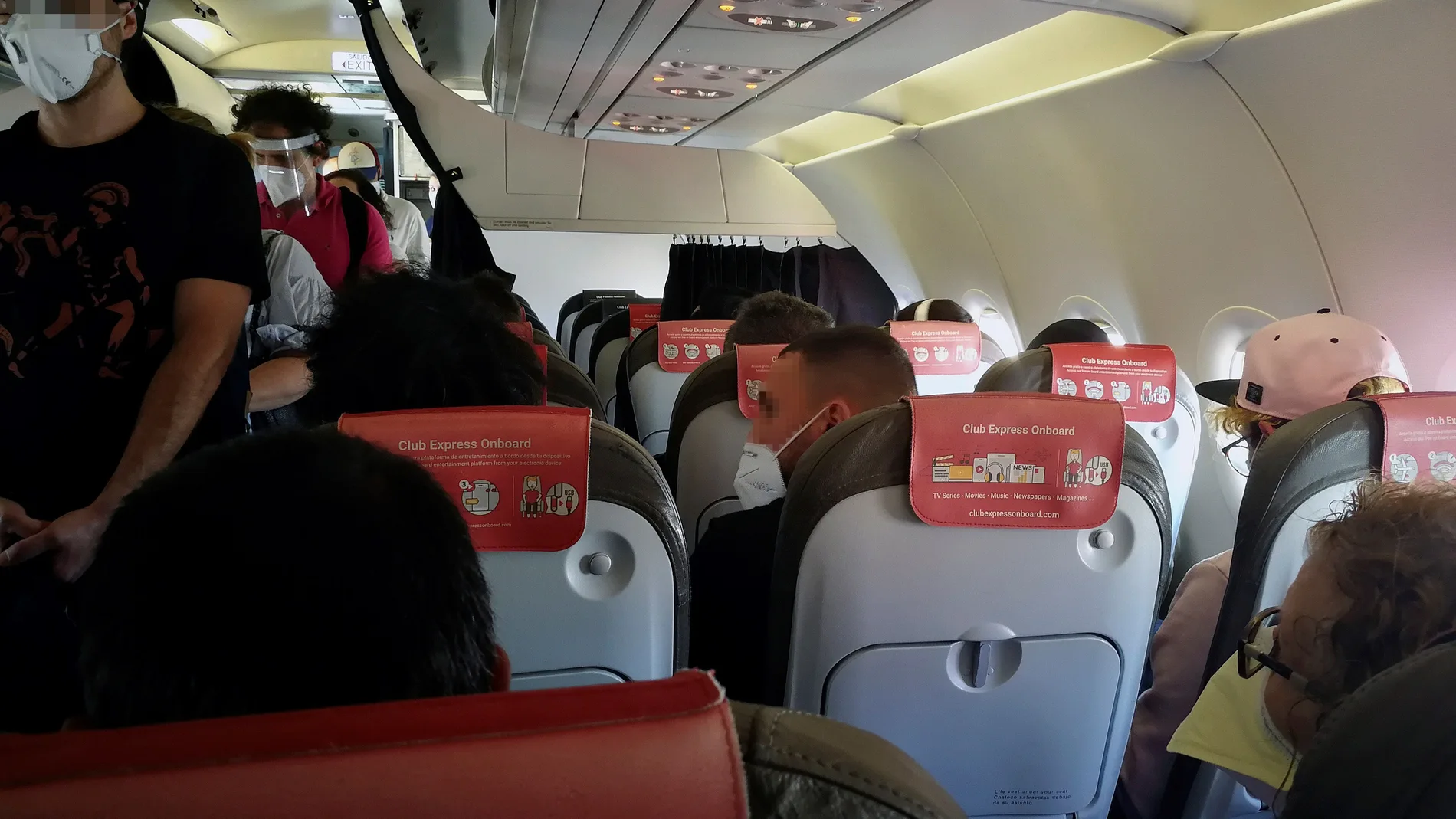 Polémica por la alta ocupación de un vuelo Madrid-Gran Canaria
