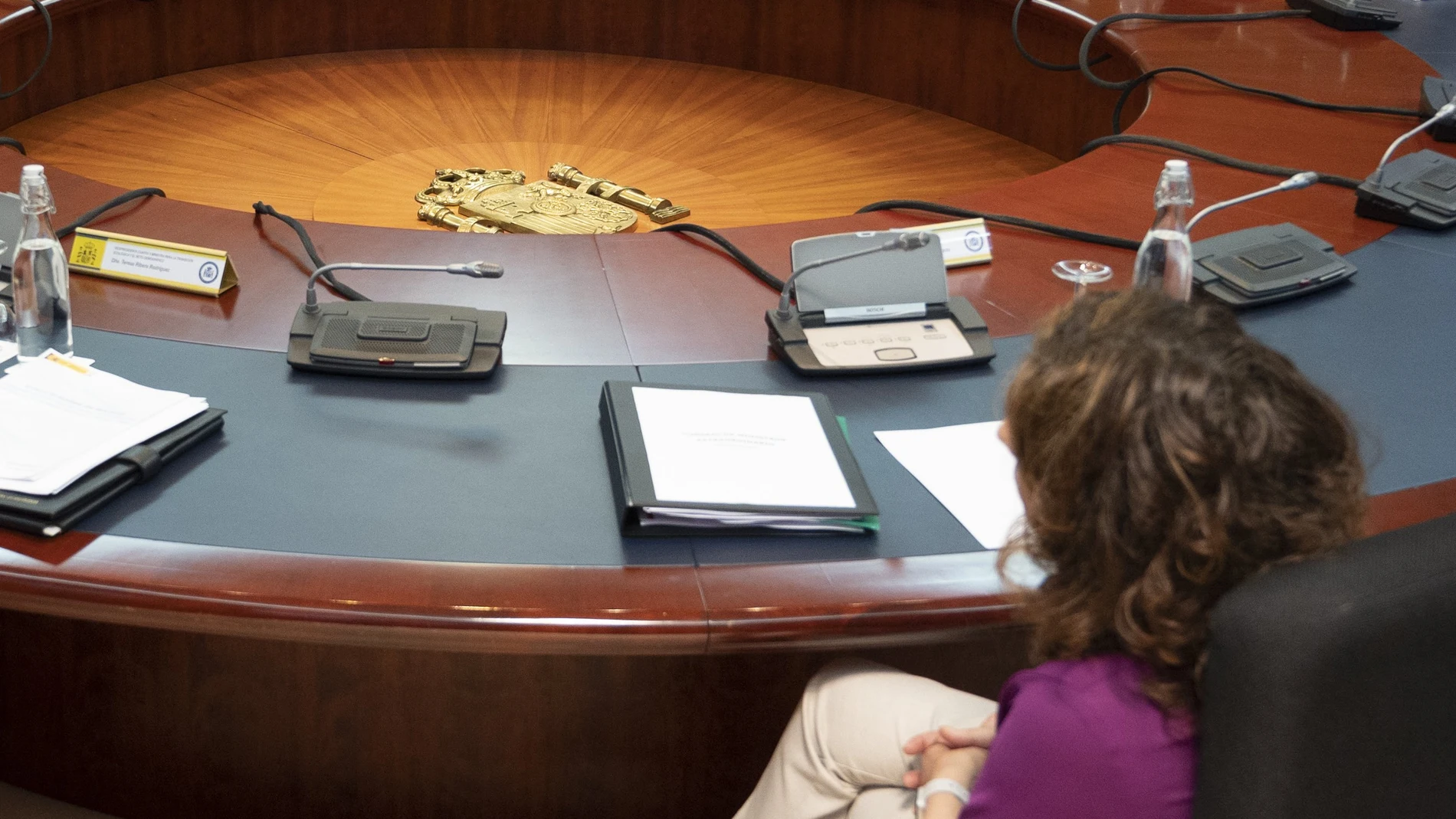 El vicepresidente Pablo Iglesias y la ministra de Hacienda, María Jesús Montero, durante la reunión del Consejo de Ministros extraordinario.