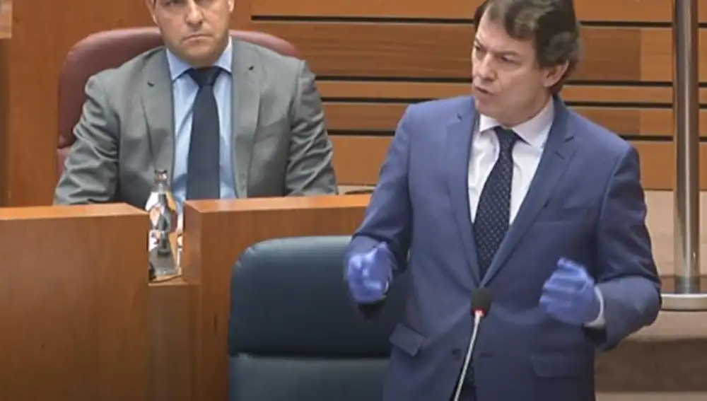 El presidente de la Junta, Alfonso Fernández Mañueco, durante su cara a cara con Tudanca