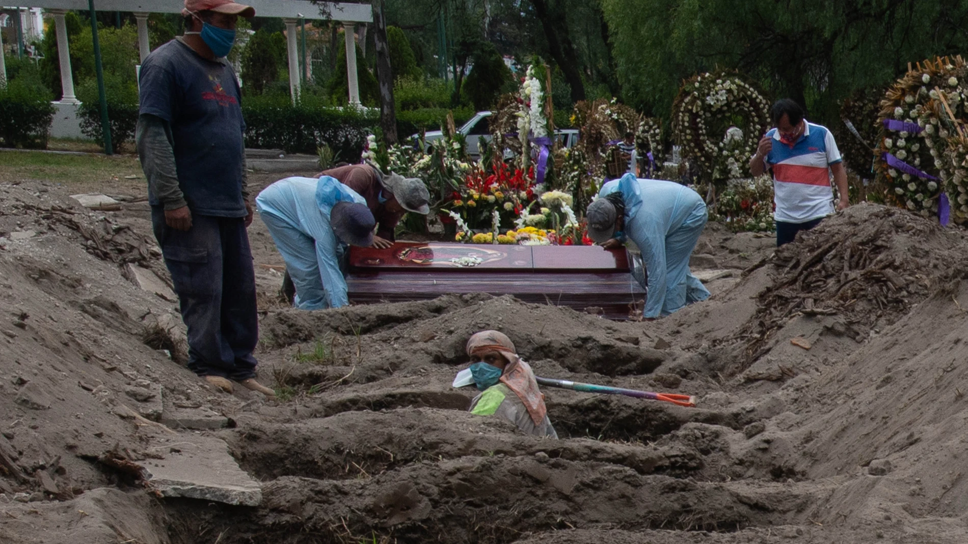 Burial service for Coronavirus victims in Mexico