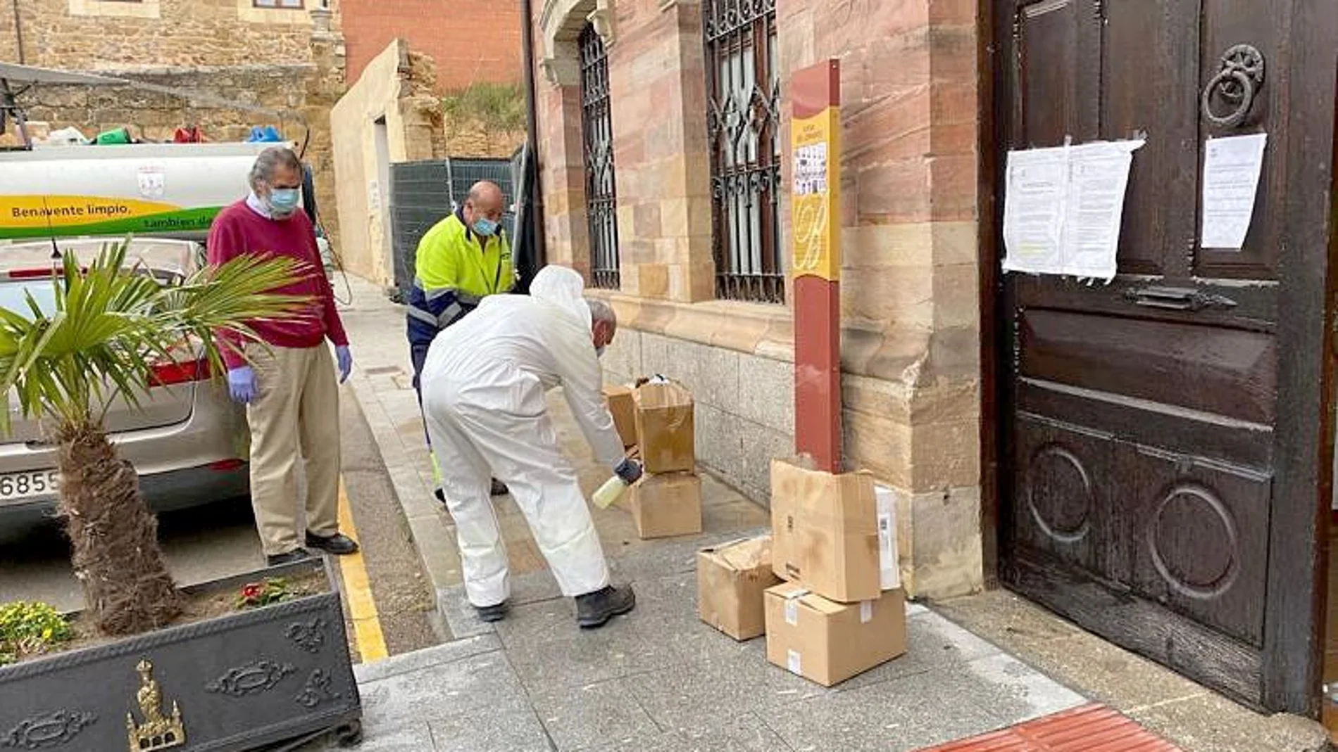El Ayuntamiento de Benavente reparte entre los vecinos 18.000 mascarillas entregadas por la Diputación de Zamora