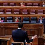El presidente del Gobierno responde al líder de la oposición durante la sesión de control en el Congreso