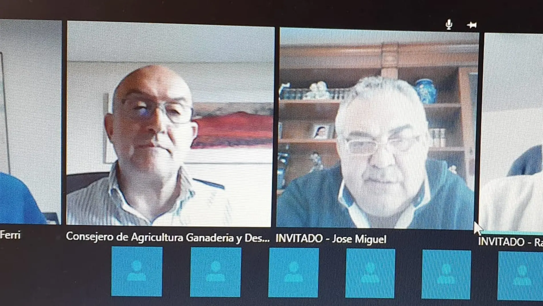 El consejero Jesús Julio Carnero, durante el encuentro mantenido con el colectivo de veterinarios de Castilla y León