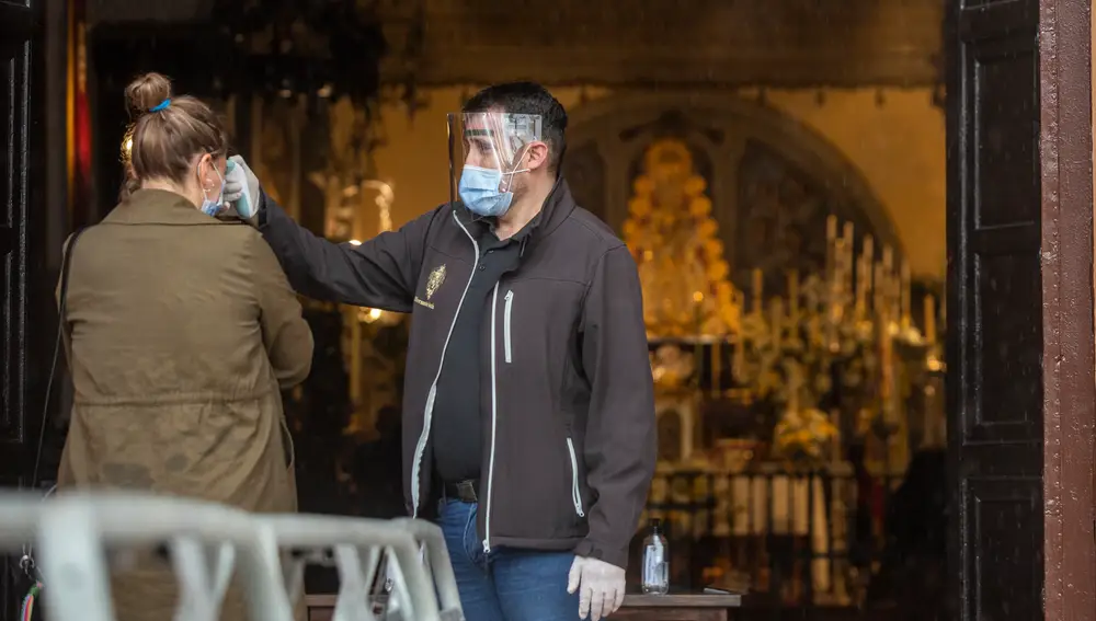 Medidas de seguridad en la parroquia de la Asunción de Almonte