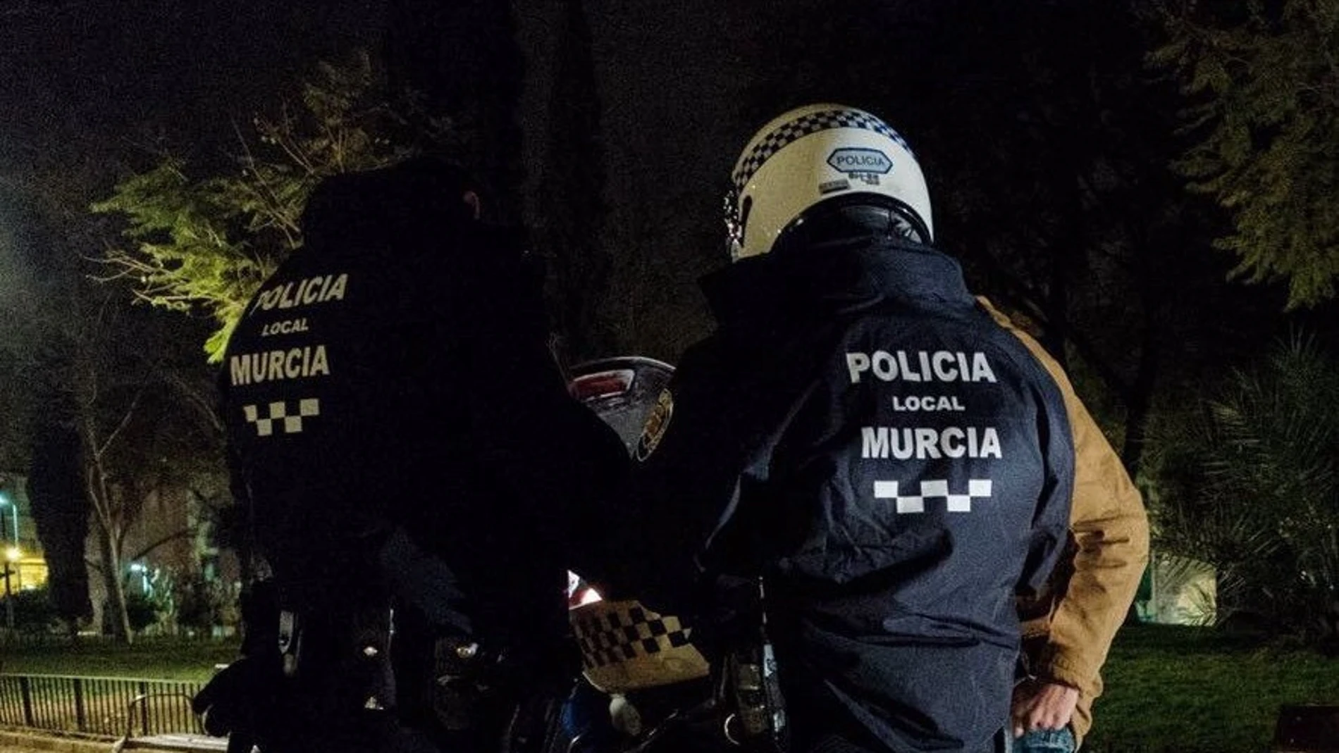 Sucesos.- La Policía Local de Murcia formula 9 denuncias este miércoles por consumo de alcohol en la calle
