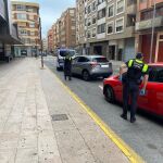 La Policía Local de Alicante realizando inspecciones en mayo de 2020 para garantizar que se cumpliera el estado de alarma