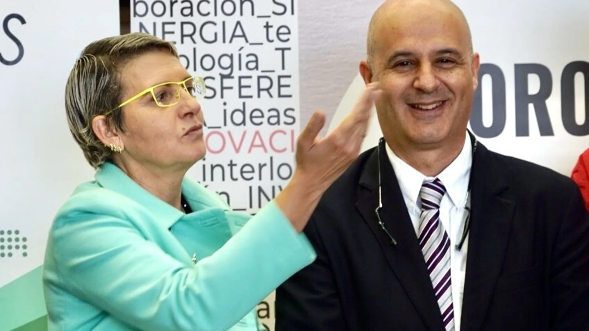 La presidenta de Vitartis, Beatriz Escudero, y el viceconsejero de Desarrollo Rural, Jorge Llorente, durante el I Foro-Feria de Innovación