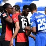 Dedryck Boyata besa a Marko Grujic tras uno de los goles del Hertha al Hoffenheim