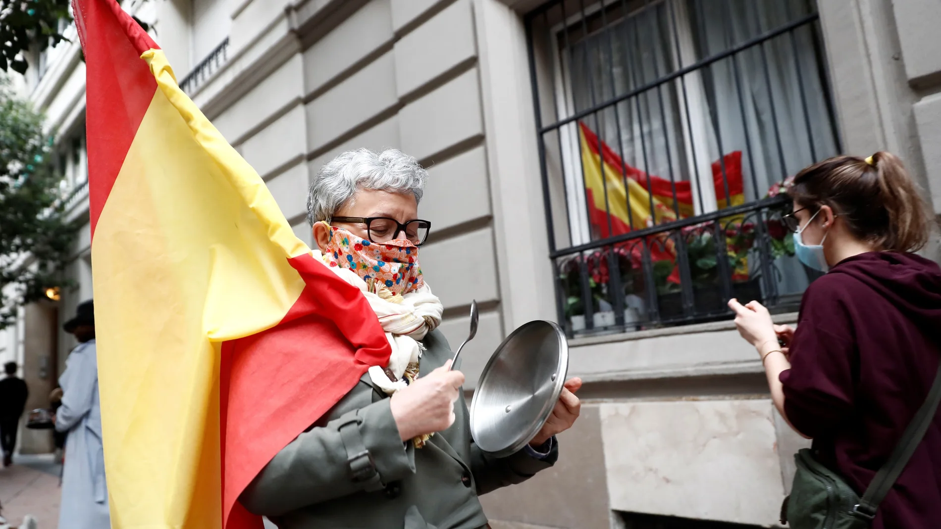 Vecinos del madrileño barrio de Salamanca se manifiestan contra el Gobierno