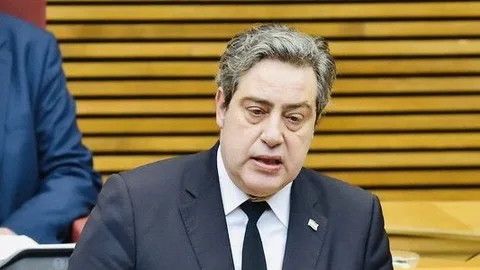 El presidente y portavoz adjunto del Grupo Parlamentario VOX en las Cortes Valencianas, José María Llanos