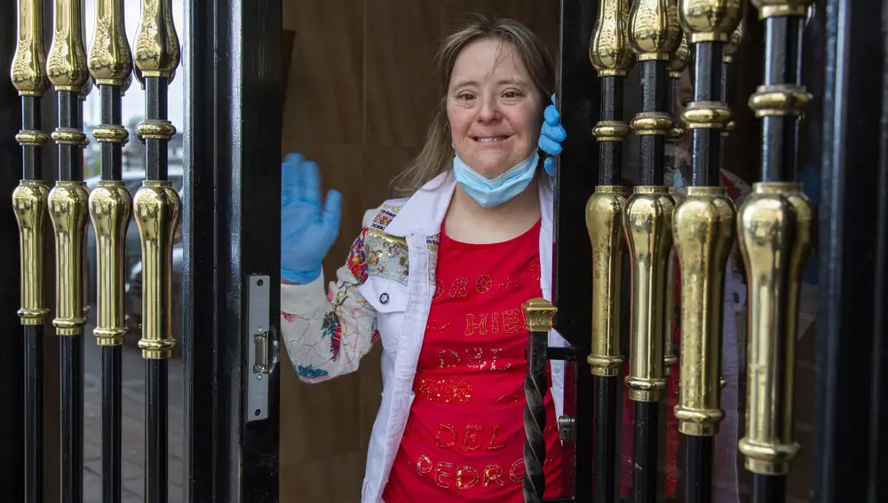 Leticia Almarza Cuadrado, con síndrome de Down, en su domicilio de Ávila