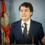 El presidente de la Junta, Alfonso Fernández Mañueco, durante una de sus últimas comparecencias ante la prensa