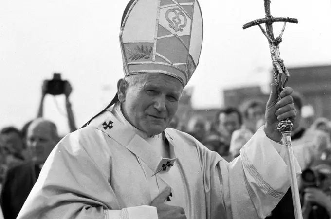 Juan Pablo II, cien años y eternamente joven