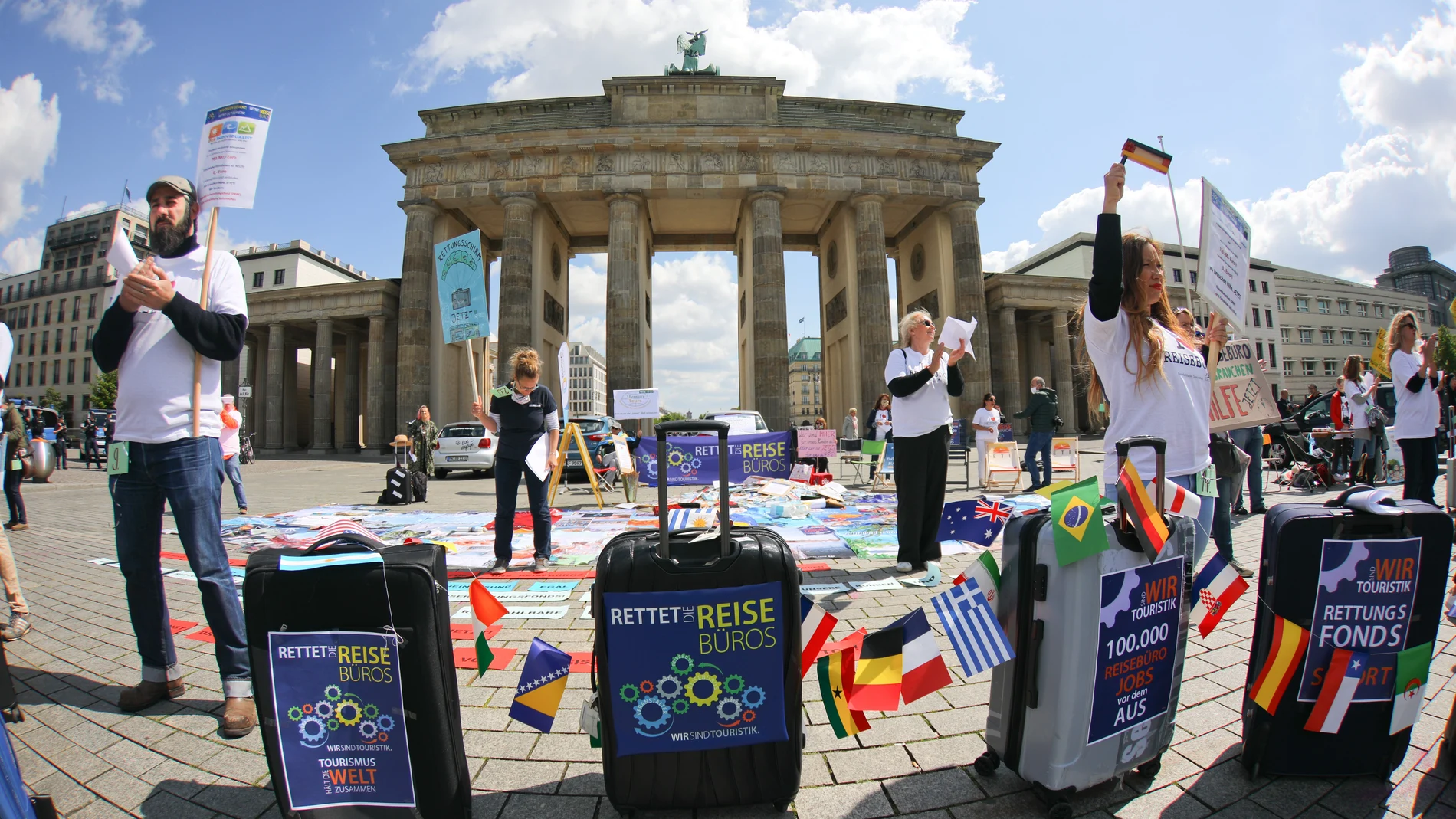 Trabajadores de agencias de viajes y de la industria turística protestaron en el centro de Berlín esta semana
