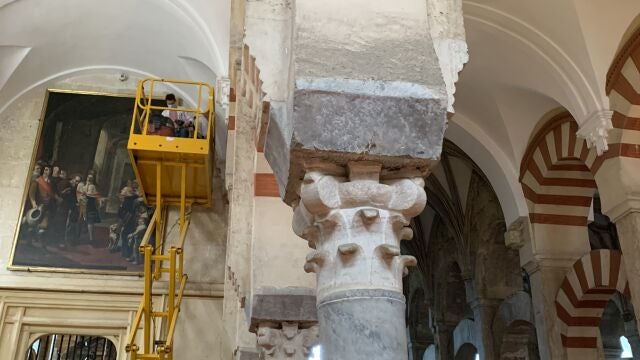 Labores de limpieza en la Mezquita-Catedral de Córdoba