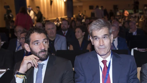 Jorge Garbajosa, presidente de la Federación de Baloncesto, y Antonio Martín, presidente de la ACB