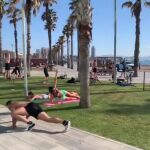 El "hombre reptil" de la Barceloneta