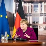 Angela Merkel conversa con Emmanuel Macron este lunes tras lanzar la iniciativa de 500.000 millones para combatir la crisis en la UE