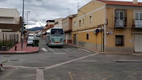 Autobús en el que viajan los 15 vecinos de Totana que tuvieron contacto con alguno de los seis contagiados la pasada semana.AYUNTAMIENTO DE TOTANA18/05/2020
