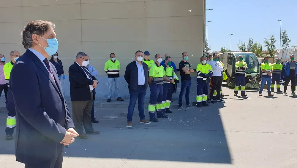 Carlos García Carbayo durante su agradecimiento al personal de limpieza de Salamanca