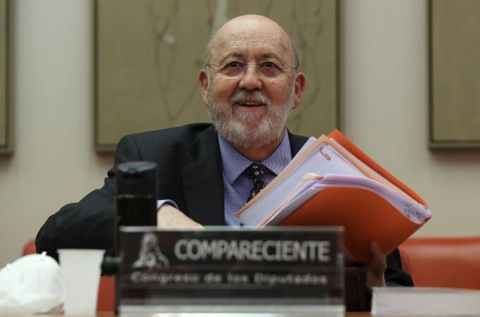 El presidente del Centro de Investigaciones Sociológicas, José Felix Tezános, en la Comisión Constitucional del Congreso