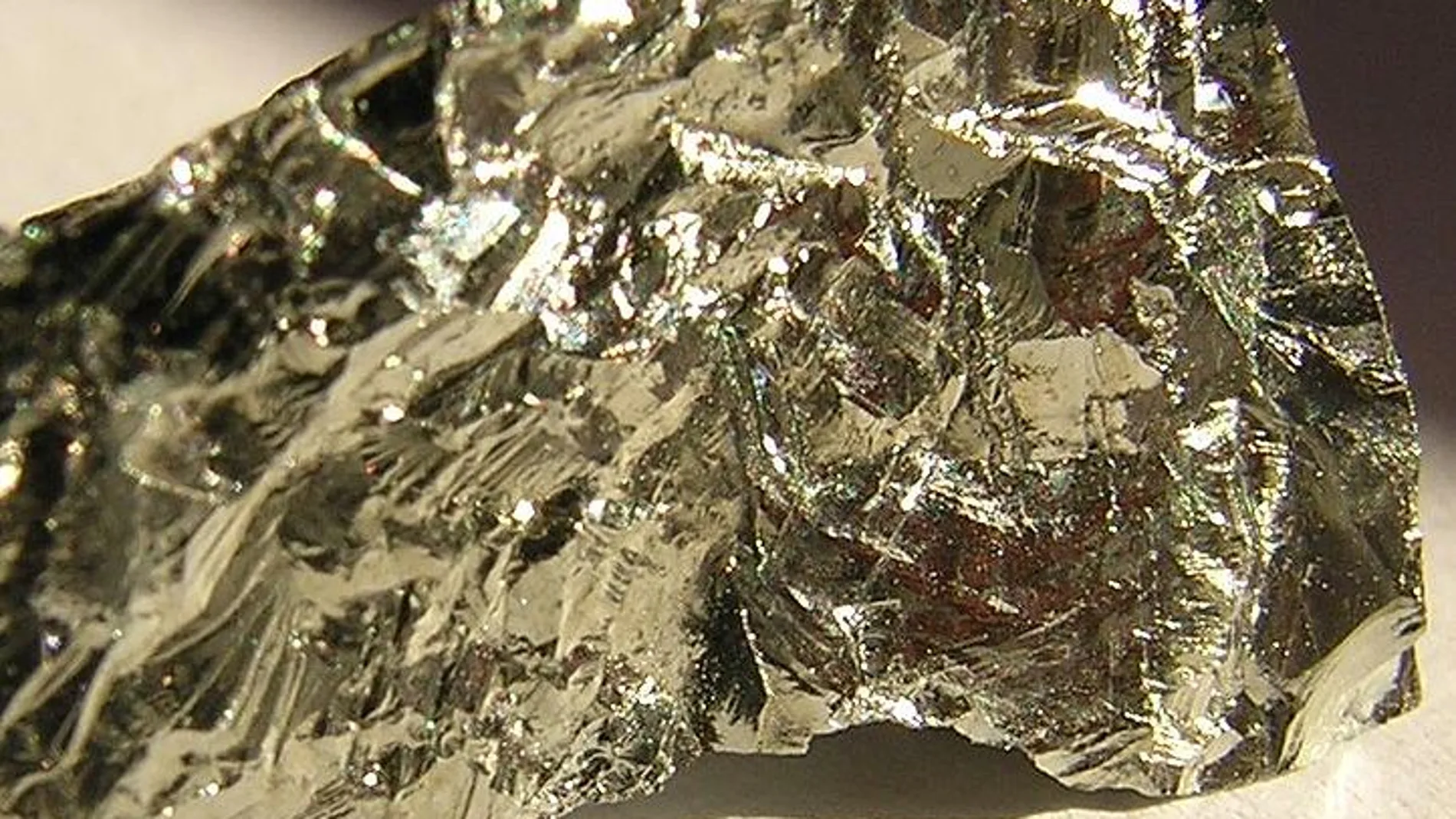 Muestra de germanio purificado, formando un metal