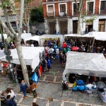 Esta imagen tardará mucho tiempo en producirse en El Rastro madrileño