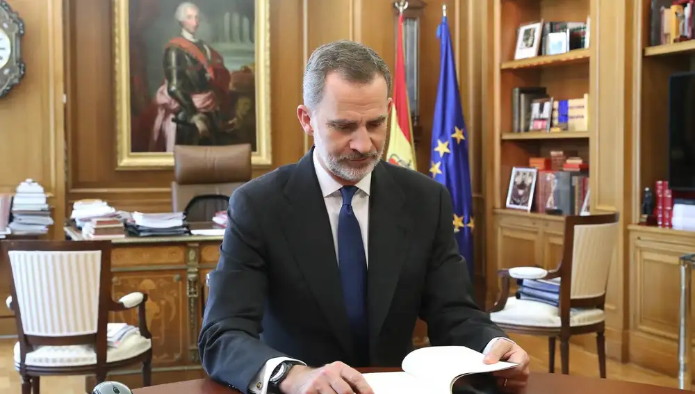 Felipe VI y el presidente del Tribunal Constitucional, Juan José González Rivas