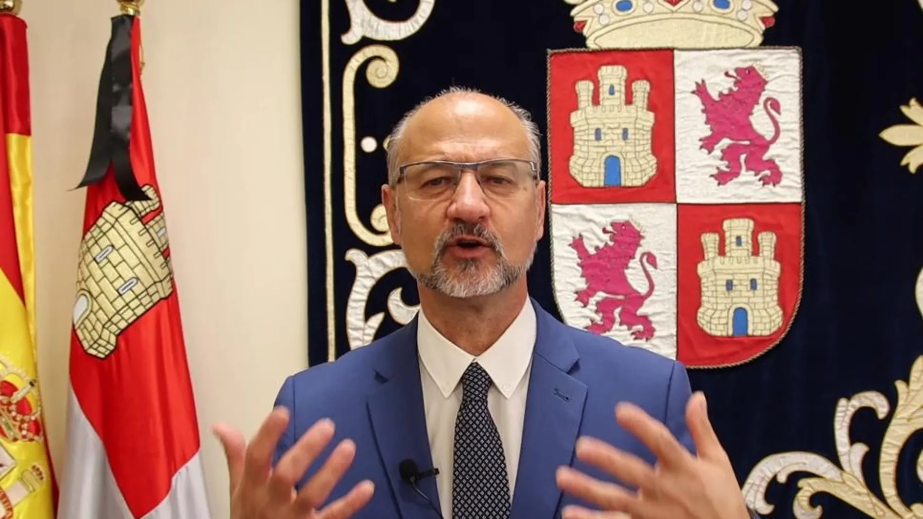 Luis Fuentes, presidente de las Cortes, ante el 37 aniversario de la sesión constitutiva del Parlamento autonómico