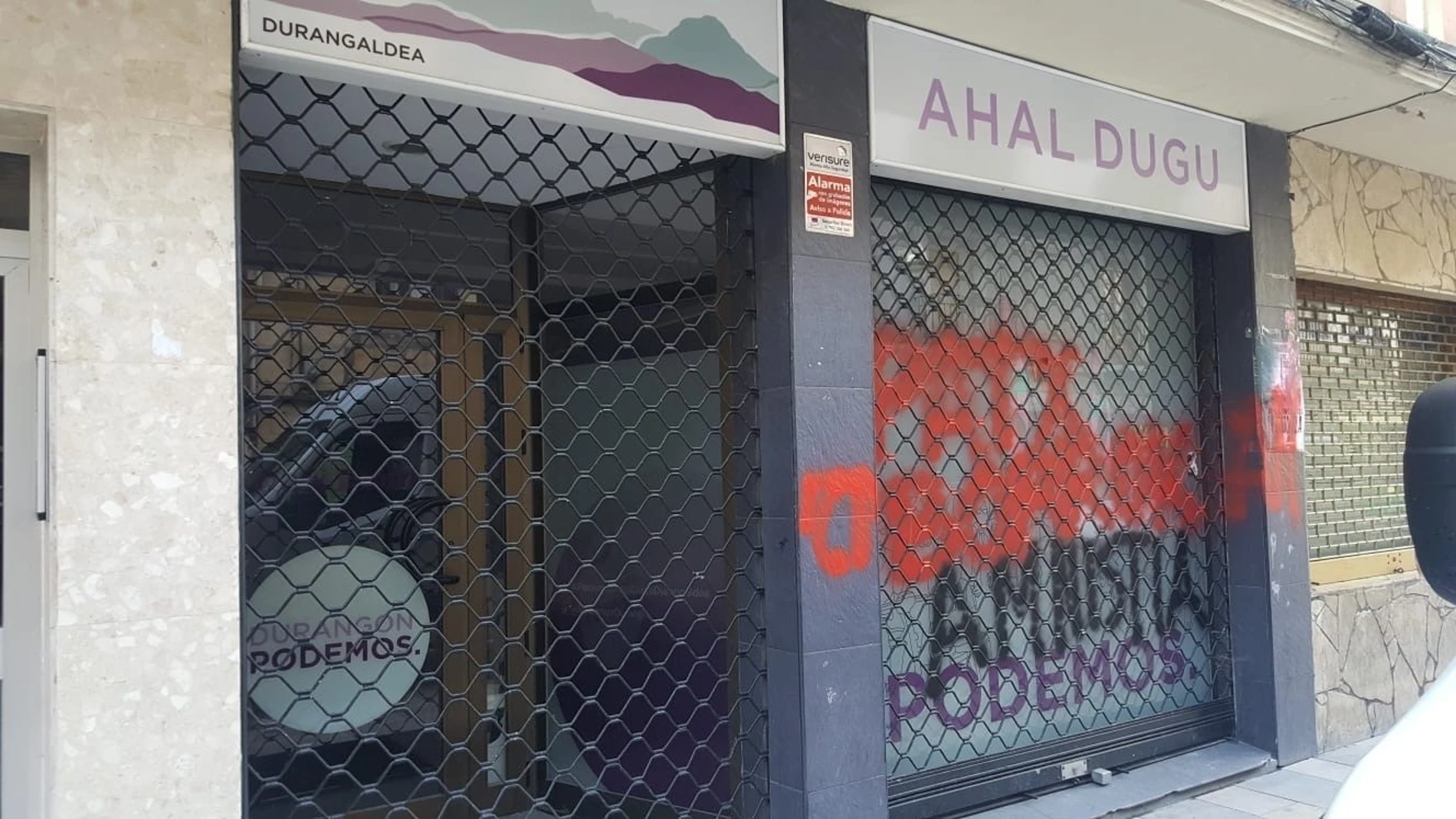 Atacan otra sede de Podemos en Durango (Bizkaia), la tercera en los últimos días