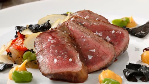 Plato con carne de ciervo
