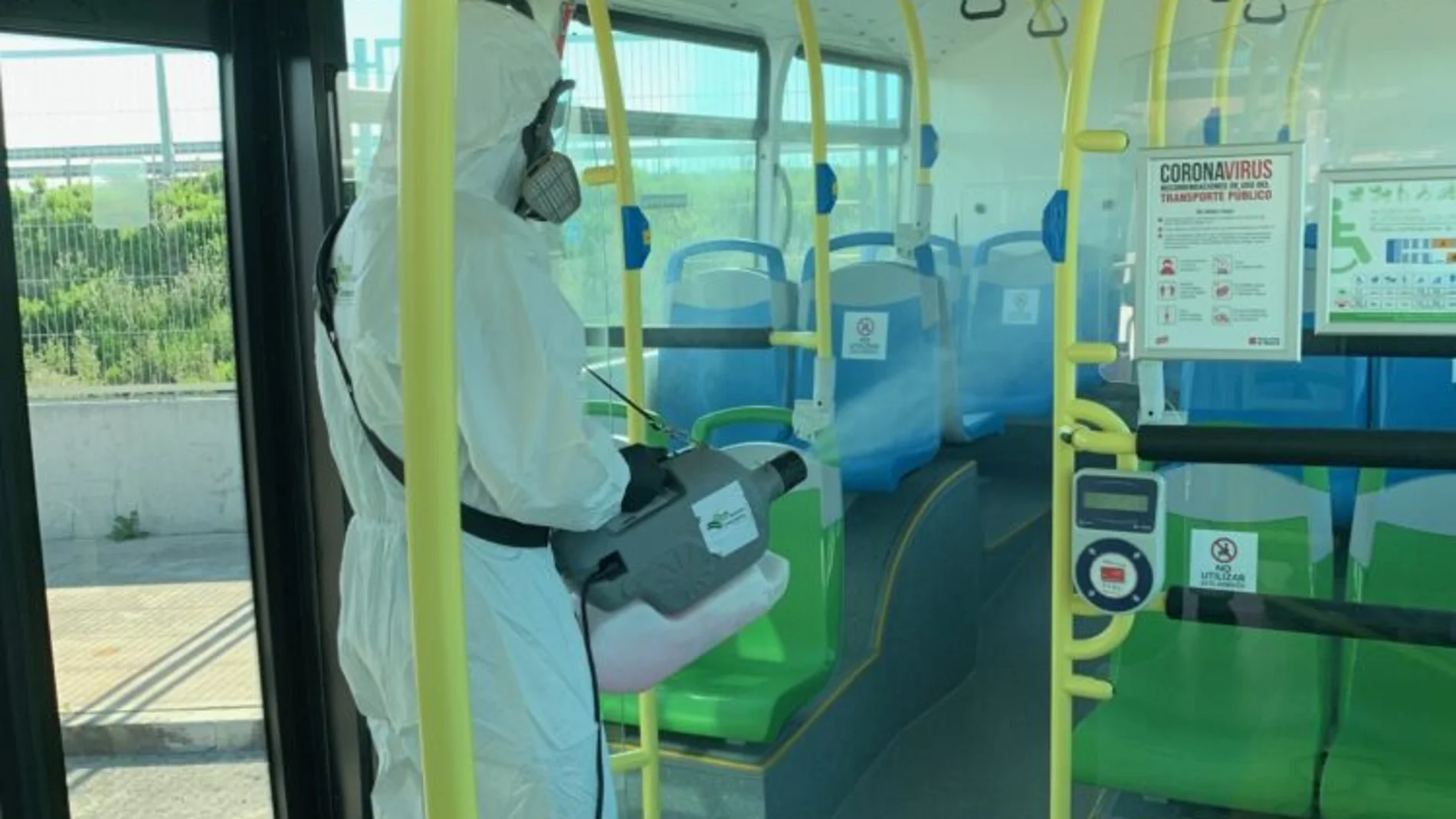 Desinfección de los autobuses de la EMT de Madrid