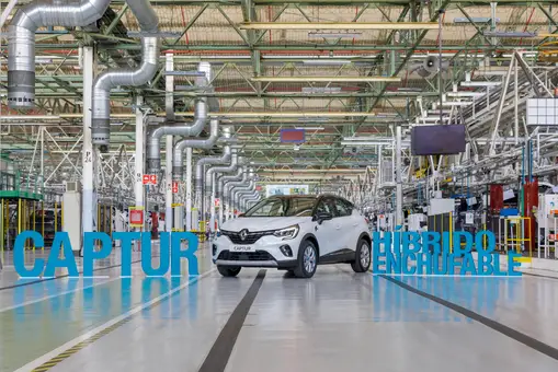 Renault empieza a fabricar en Valladolid el primer híbrido enchufable de la marca