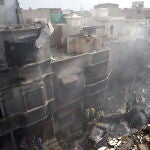 El aparato de la Pakistan International Airlines cayó sobre las viviendas de una zona residencial de Karachi