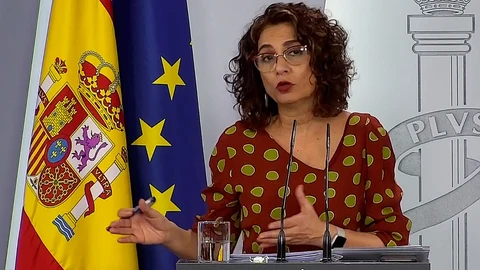 La portavoz del Gobierno, María Jesús Montero, durante la rueda de prensa hoy en Moncloa