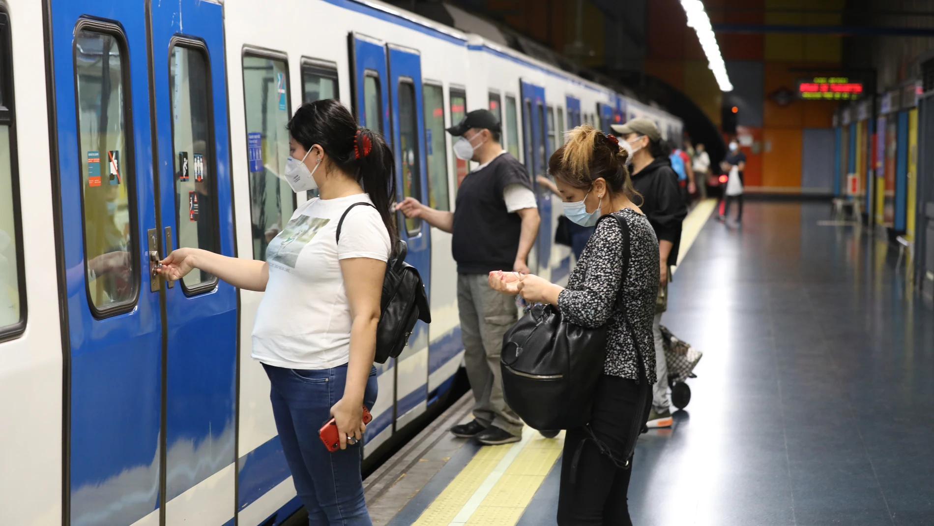 La Comunidad de Madrid recuerda la necesidad de evitar usar el Metro en hora  punta