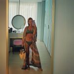 El bikini de Paula Echevarría que te hará parecer más morena.