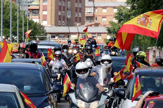 Multitudinarias caravanas en contra del Gobierno en Castilla y León