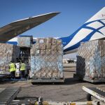 Decimoquinto avión con material sanitario de la Comunidad de Madrid que aterriza en Barajas