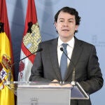 El presidente de la Junta de Castilla y León, Alfonso Fernández Mañueco, comparece tras su reunión con Pedro Sánchez y sus homónimos del resto de las comunidades apara tratar avances en el sector turístico