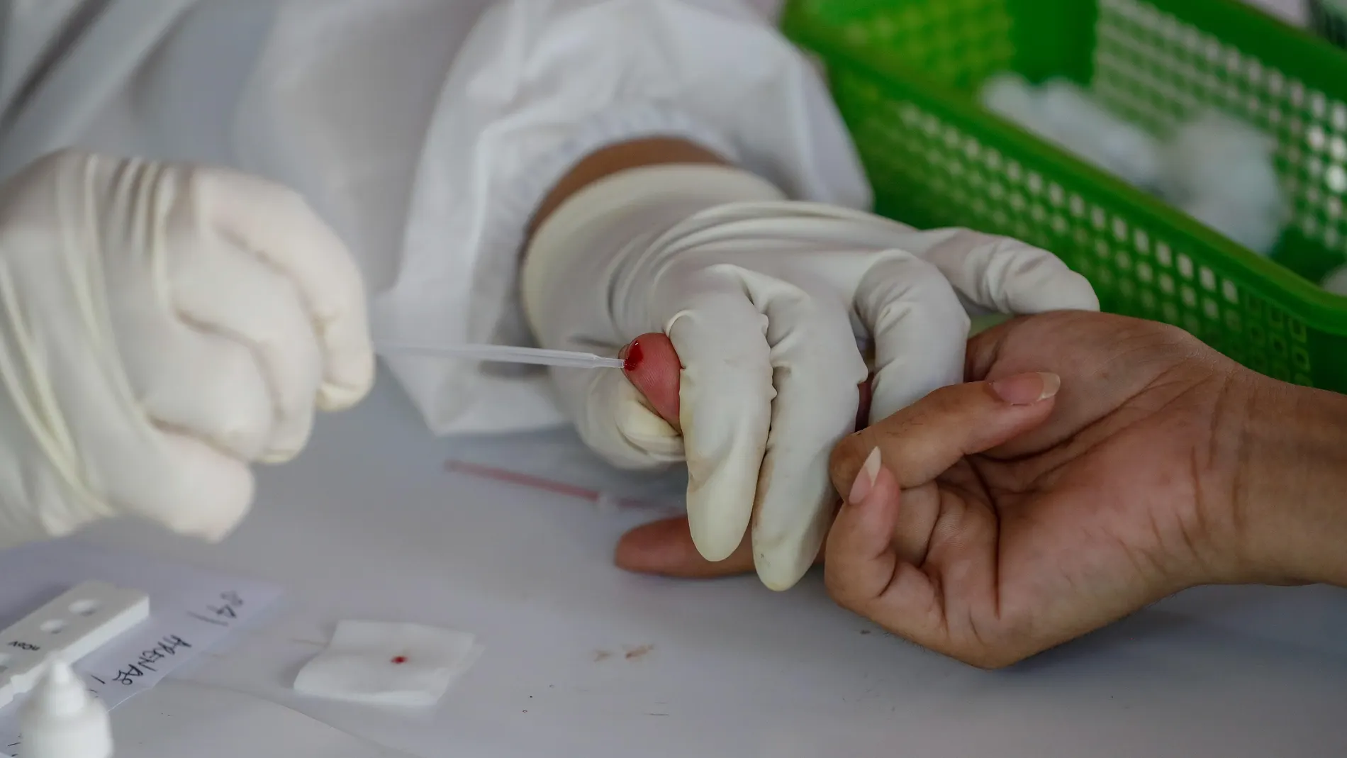 Rapid test for the masses amid coronavirus pandemic in Manila