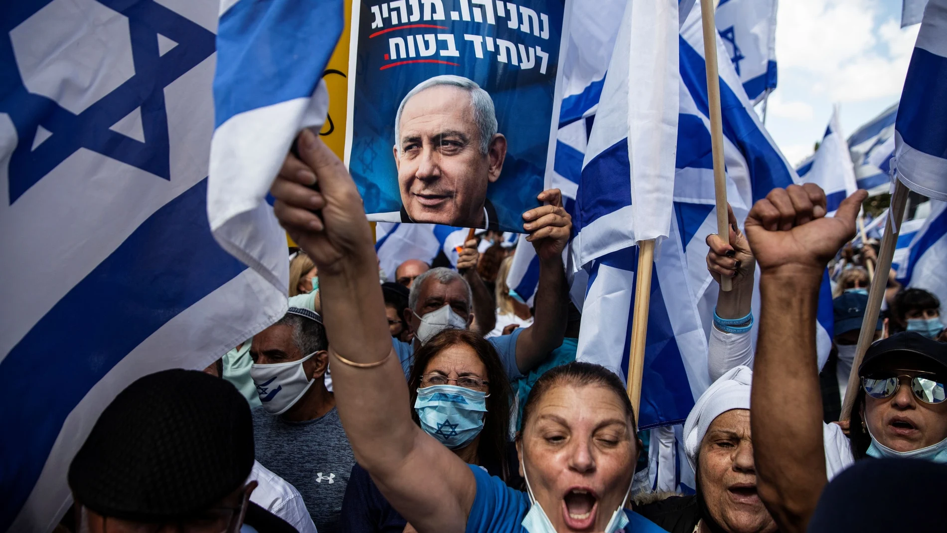 Netanyahu Supporters Outside Court