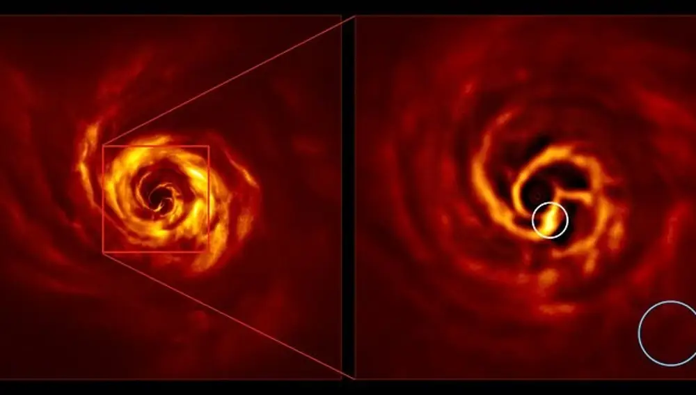 Imágenes del sistema AB Aurigae que muestran el disco a su alrededor. La imagen de la derecha, una versión ampliada de la parte central de la imagen de la izquierda, muestra la región interna del disco, incluyendo el &quot;giro&quot; (en amarillo muy brillante, rodeado de un círculo blanco) que los científicos creen que marca el lugar donde se está formando un planeta. Este giro se encuentra aproximadamente a la misma distancia de la estrella AB Aurigae que Neptuno del Sol. El círculo azul representa el tamaño de la órbita de Neptuno.