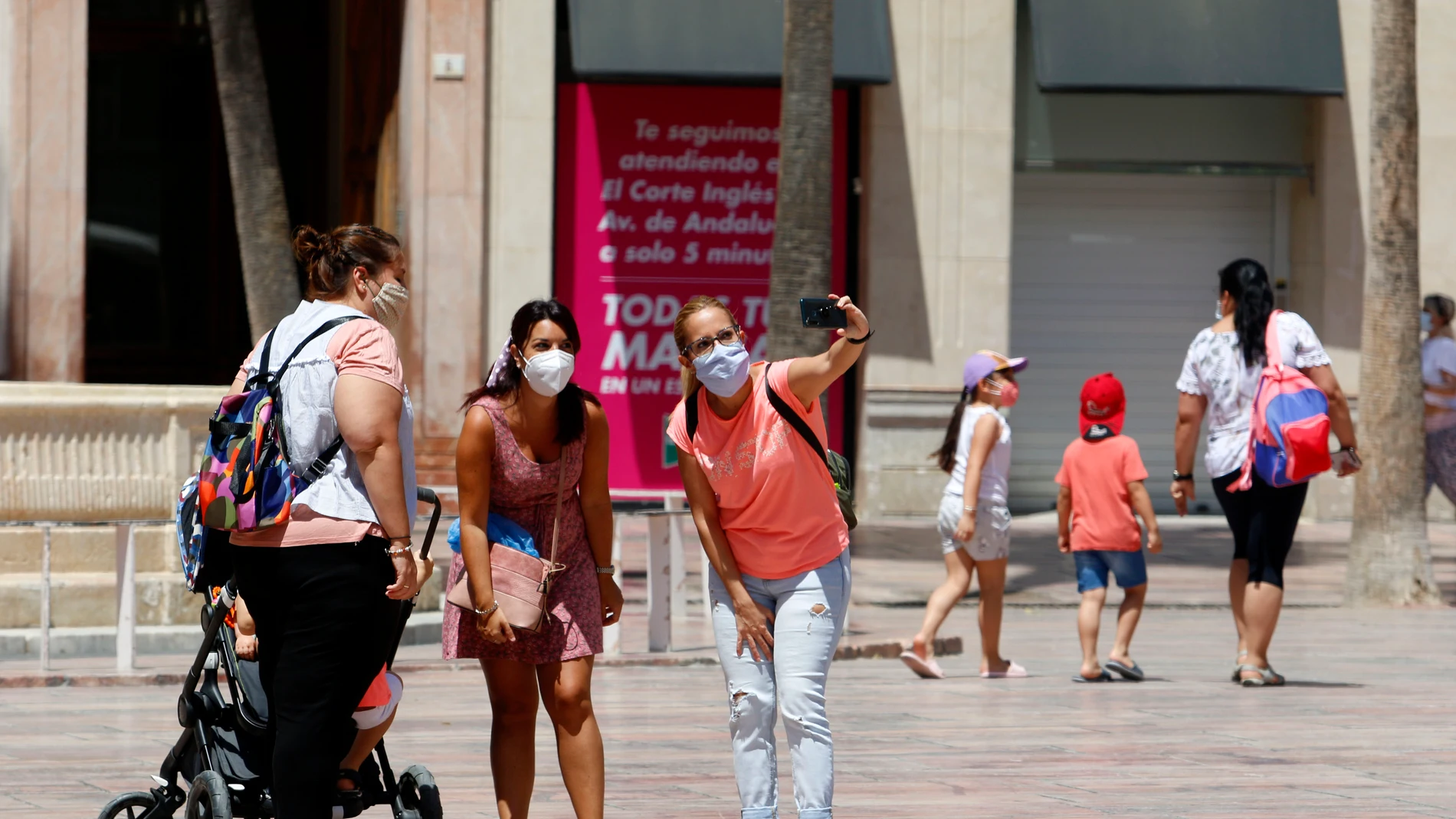 Ambientes en las calles de Málaga a la espera de entrar en la fase 2