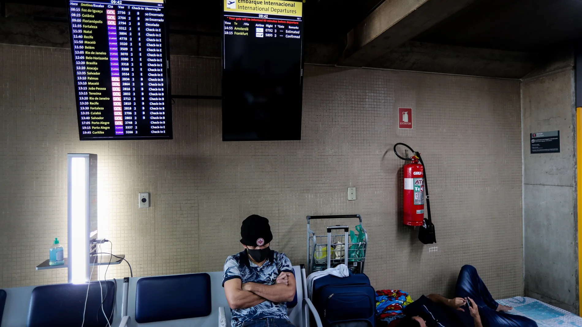 Colombianos varados en Sao Paulo esperan vuelo de regreso a su país