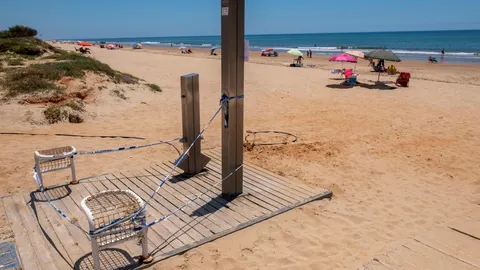 Playa de La Bota, en la localidad costera de Punta Umbría (Huelva), en una imagen tomada durante la desescalada