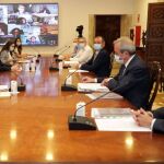 El presidente de la Generalitat valenciana, hoy en la reunión con los agentes sociales